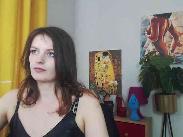NadineGold webcam