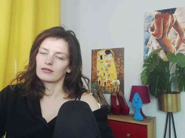 NadineGold webcam