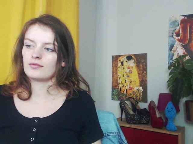 NadineGold webcam