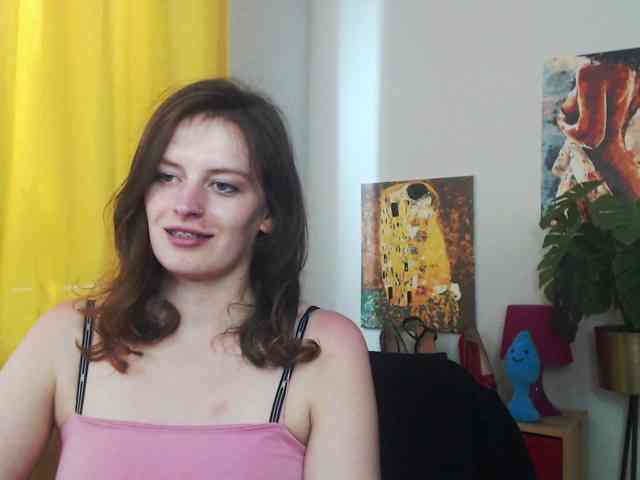 NadineGold webcam