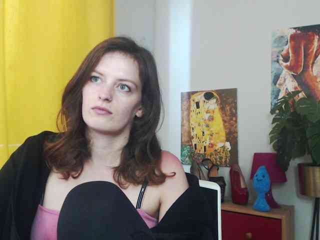 NadineGold webcam