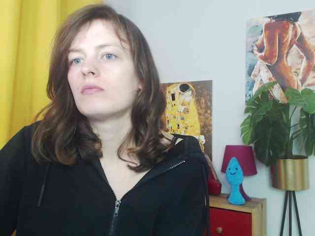 NadineGold webcam