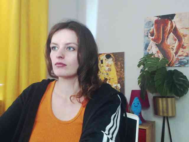 NadineGold webcam