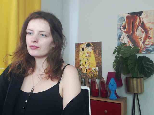NadineGold webcam