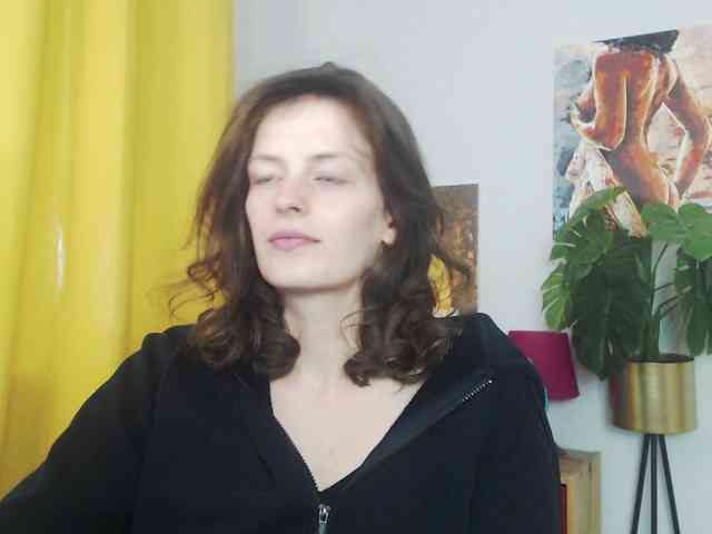 NadineGold webcam