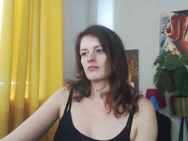 NadineGold webcam