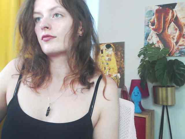 NadineGold webcam