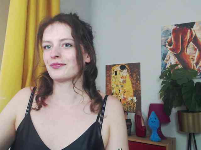NadineGold webcam