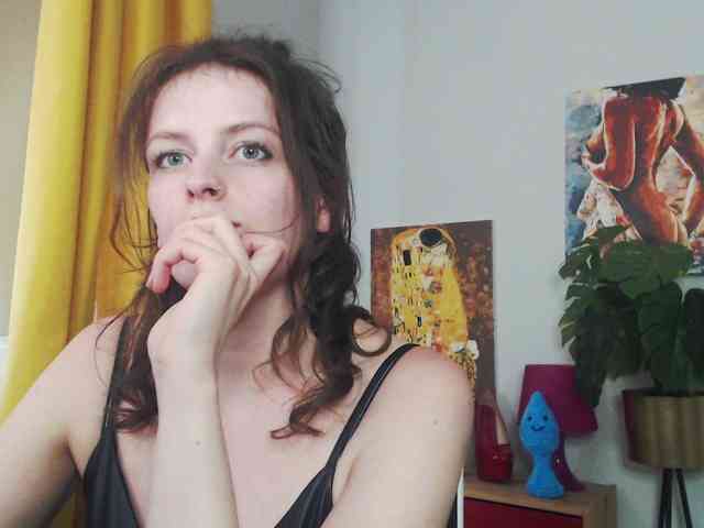 NadineGold webcam