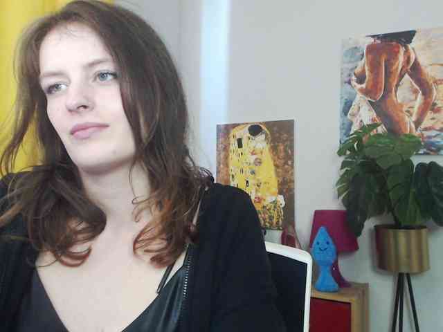 NadineGold webcam