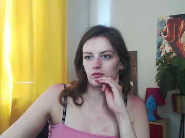 NadineGold webcam