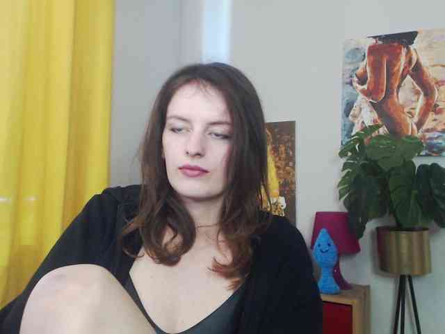 NadineGold webcam