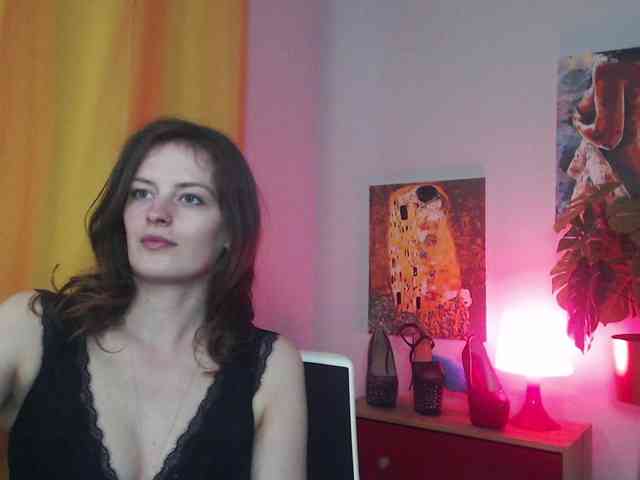 NadineGold webcam
