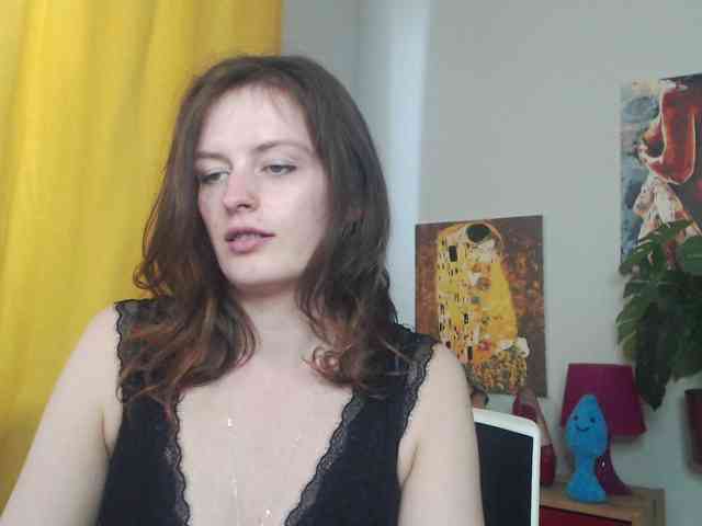 NadineGold webcam
