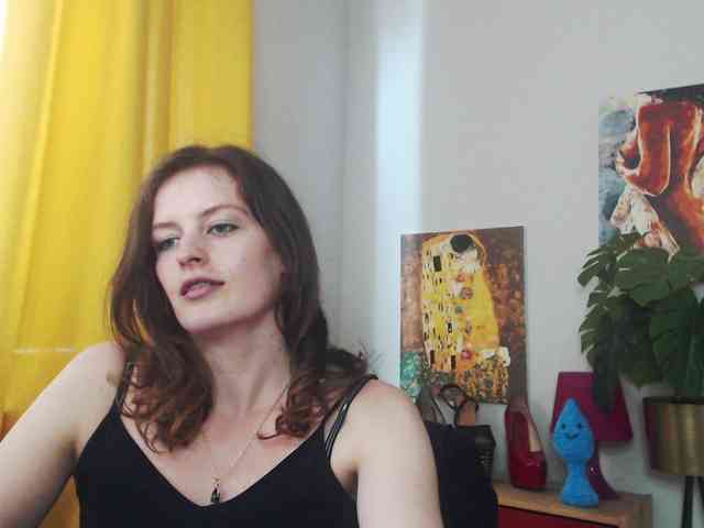 NadineGold webcam