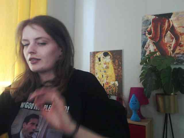 NadineGold webcam
