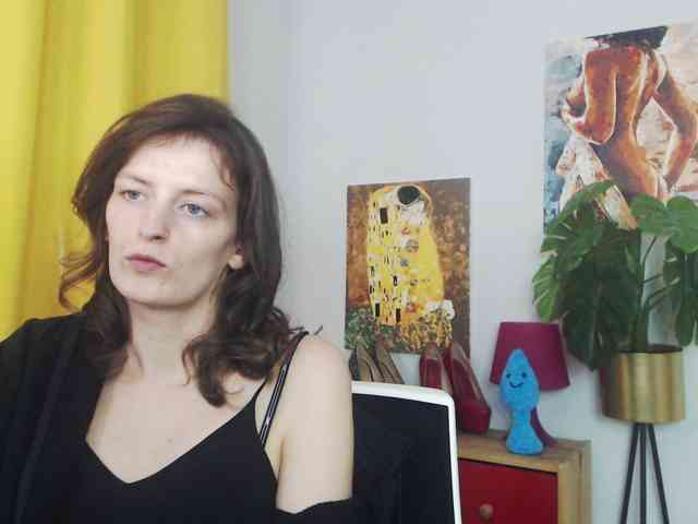 NadineGold webcam