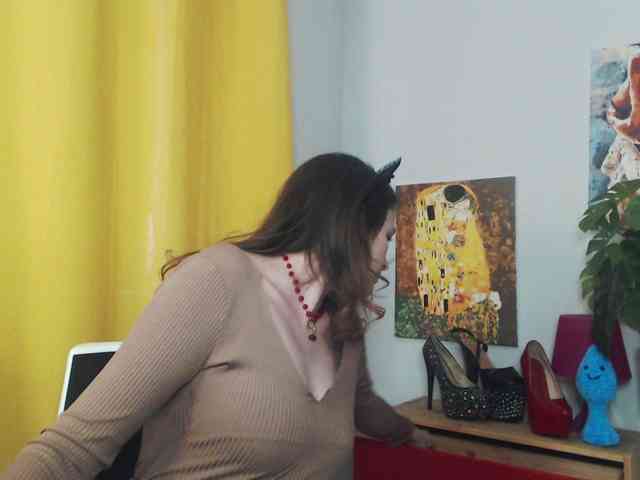 NadineGold webcam