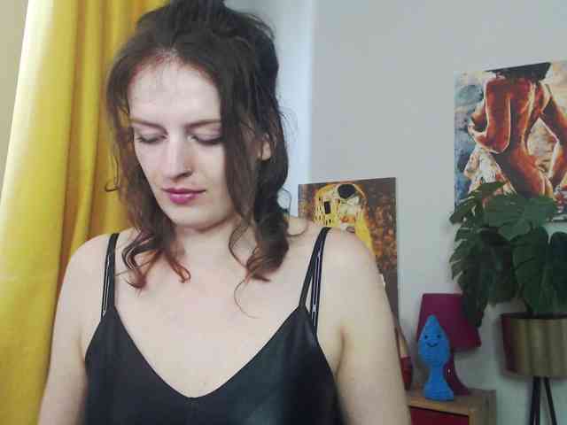 NadineGold webcam