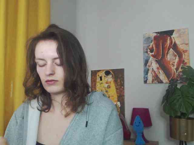 NadineGold webcam