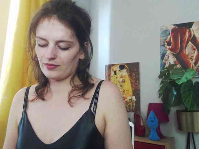 NadineGold webcam