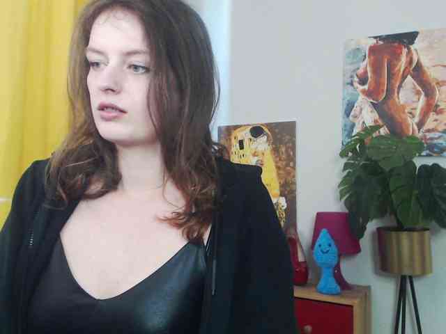 NadineGold webcam
