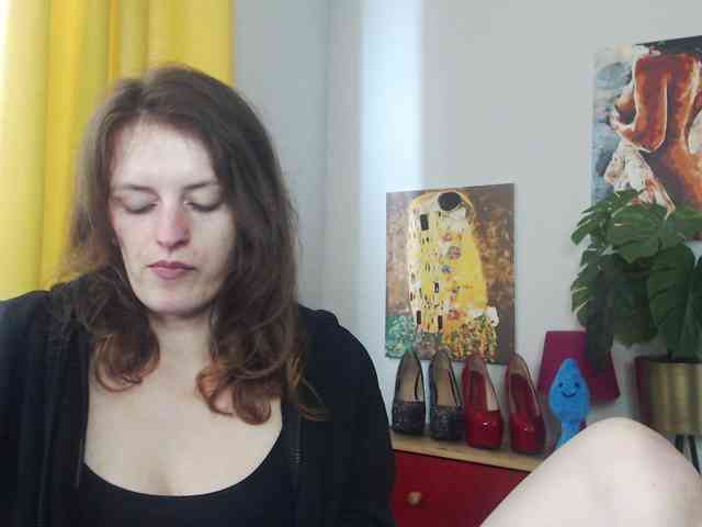 NadineGold webcam