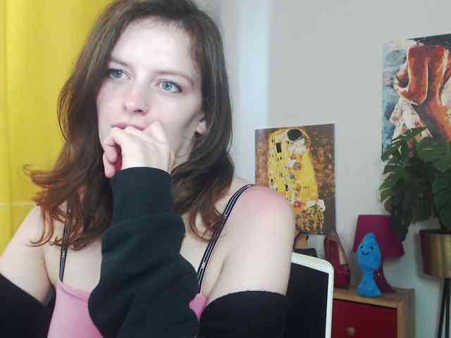NadineGold webcam