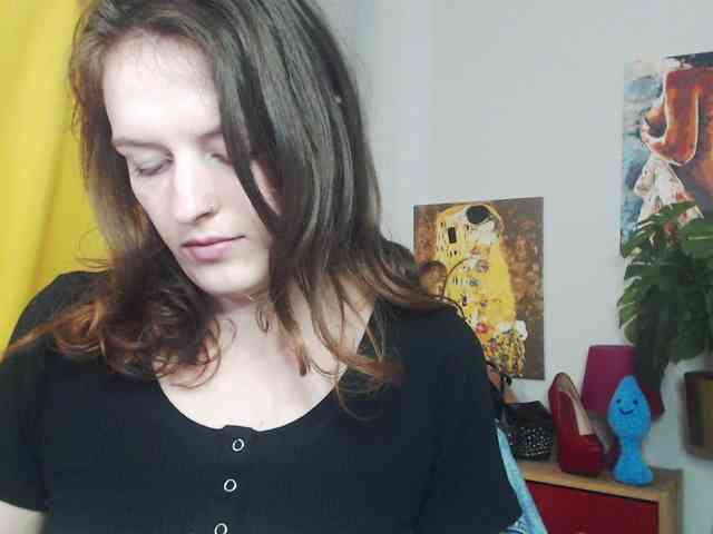 NadineGold webcam