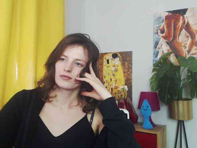 NadineGold webcam