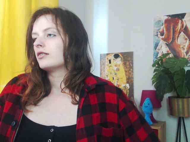NadineGold webcam