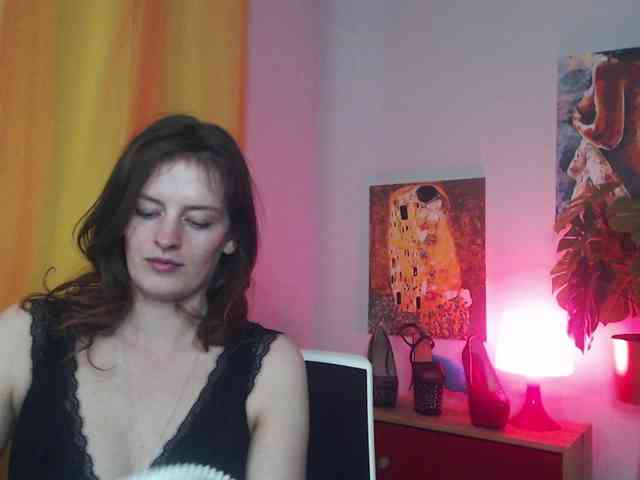 NadineGold webcam