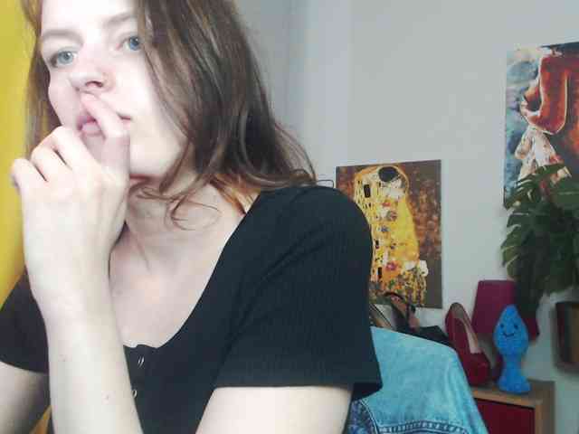 NadineGold webcam