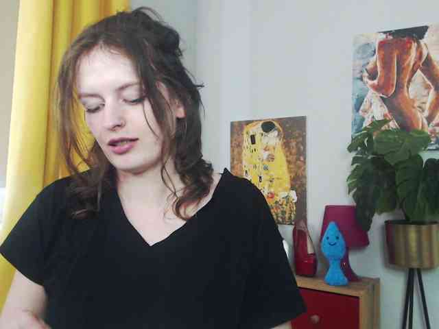 NadineGold webcam