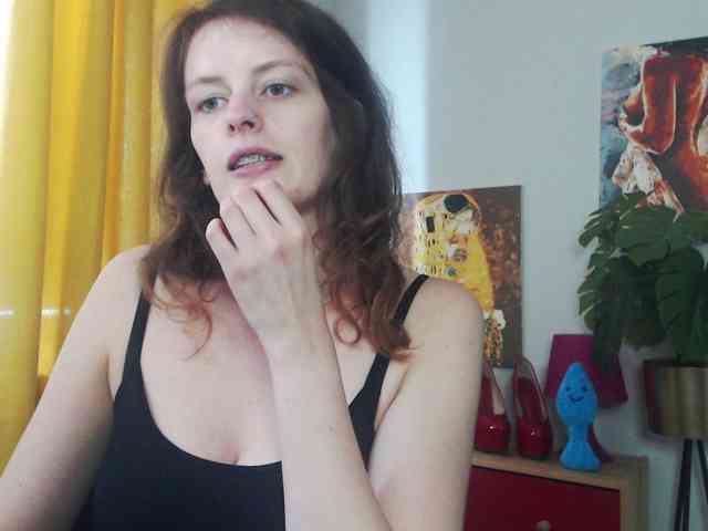 NadineGold webcam