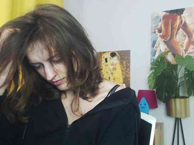 NadineGold webcam