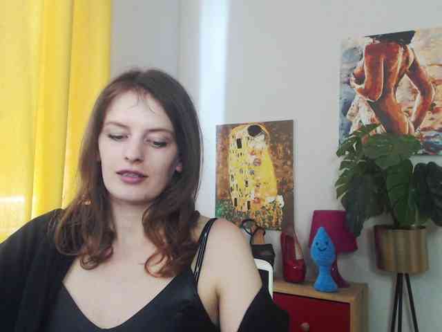 NadineGold webcam