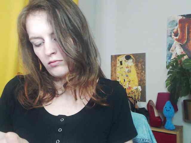 NadineGold webcam