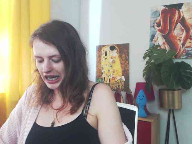 NadineGold webcam