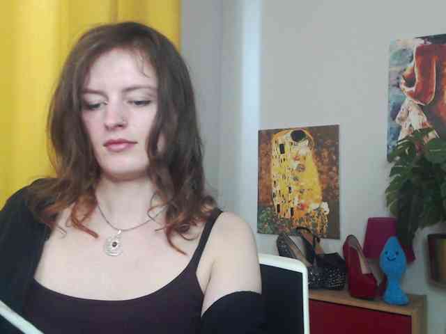 NadineGold webcam