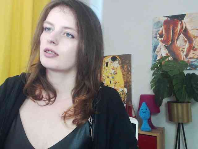NadineGold webcam