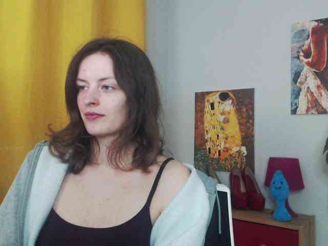 NadineGold webcam