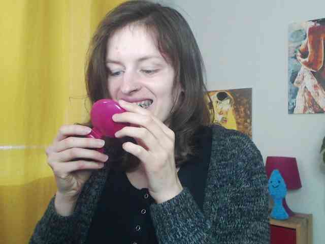 NadineGold webcam