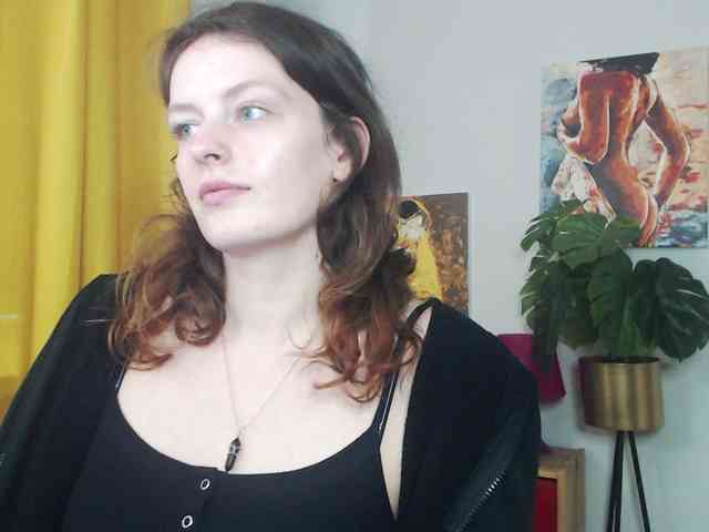 NadineGold webcam