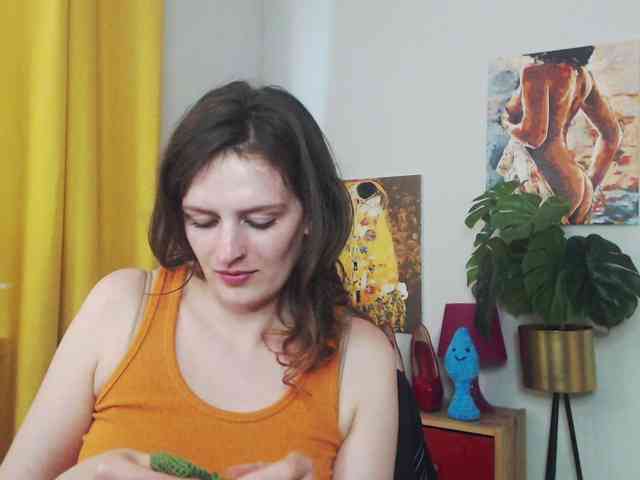 NadineGold webcam