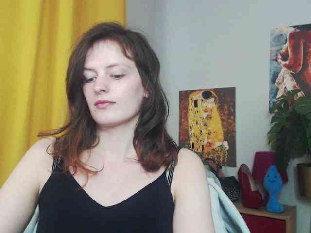 NadineGold webcam