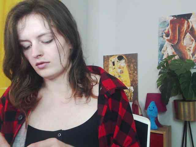 NadineGold webcam
