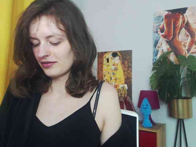 NadineGold webcam