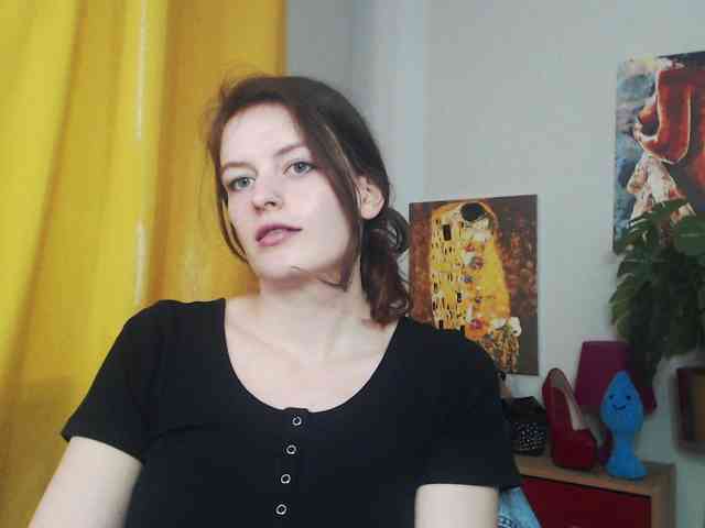 NadineGold webcam