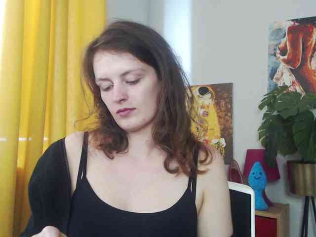 NadineGold webcam